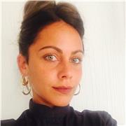 Laureata in Lettere, linguaggi della musica, dello spettacolo e dei media, offre lezioni di italiano, di storia e di geografia